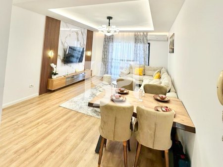 APARTAMENT NE SHITJE 2+1+2 TEK PALLATI ME SHIGJETA