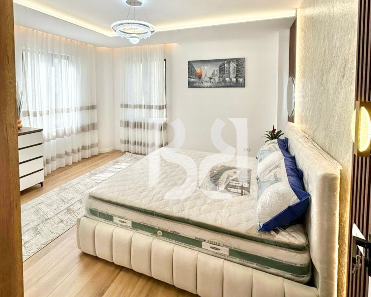 APARTAMENT NE SHITJE 2+1+2 TEK PALLATI ME SHIGJETA