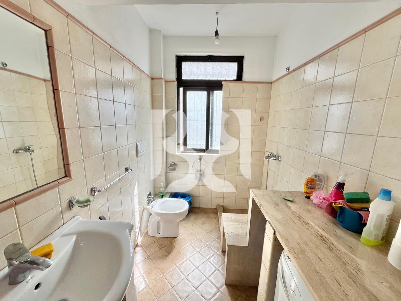 APARTAMENT 3+1+BALLKON ME QIRA QENDER PRANE KAFE FLORA*