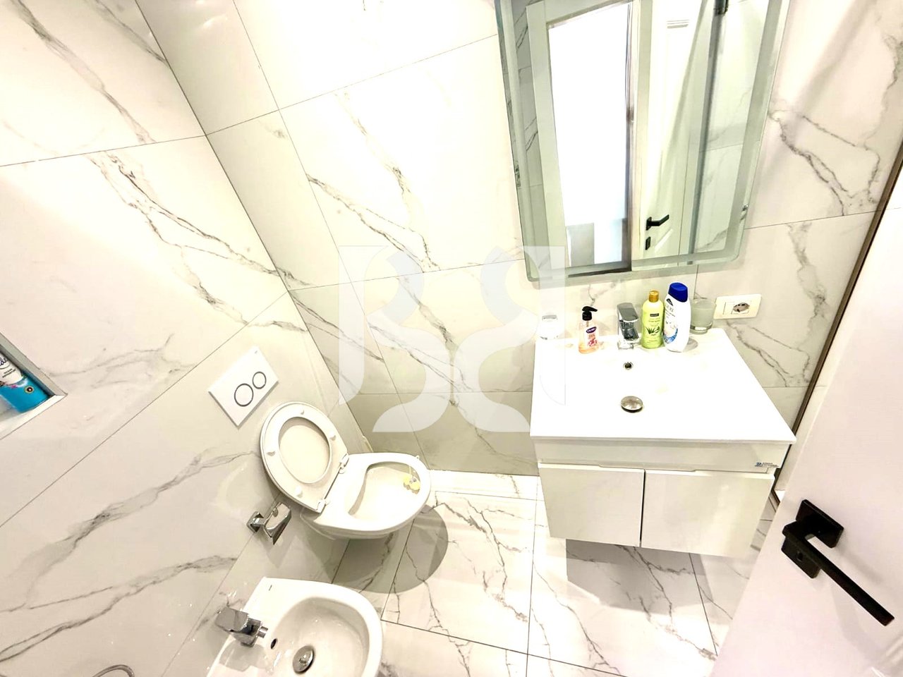 APARTAMENT 1+1 ME QIRA TEK RRUGA E KOSOVAREVE*