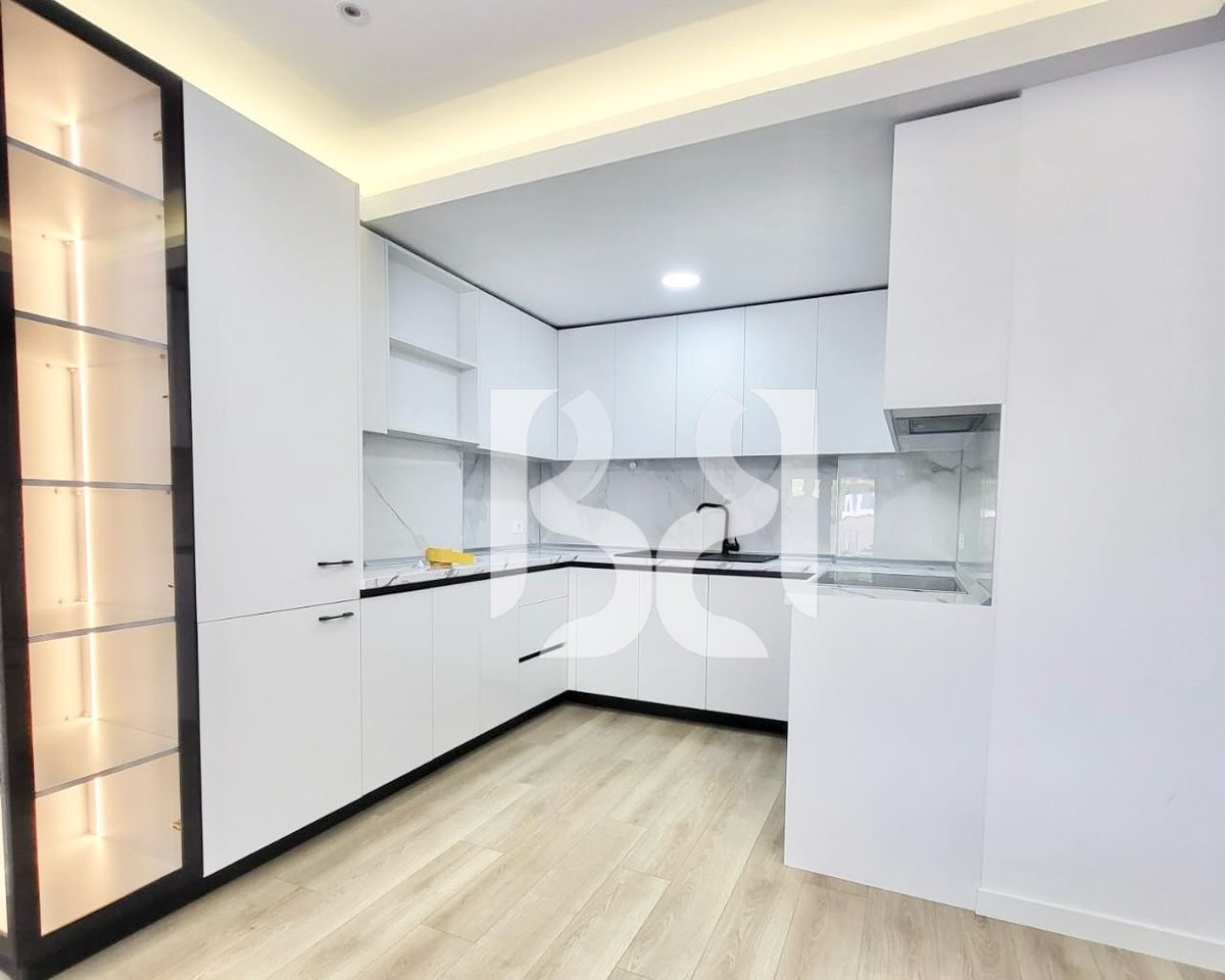 APARTAMENT 2+1+PARKIM ME QERA TEK KODRA E DIELLIT