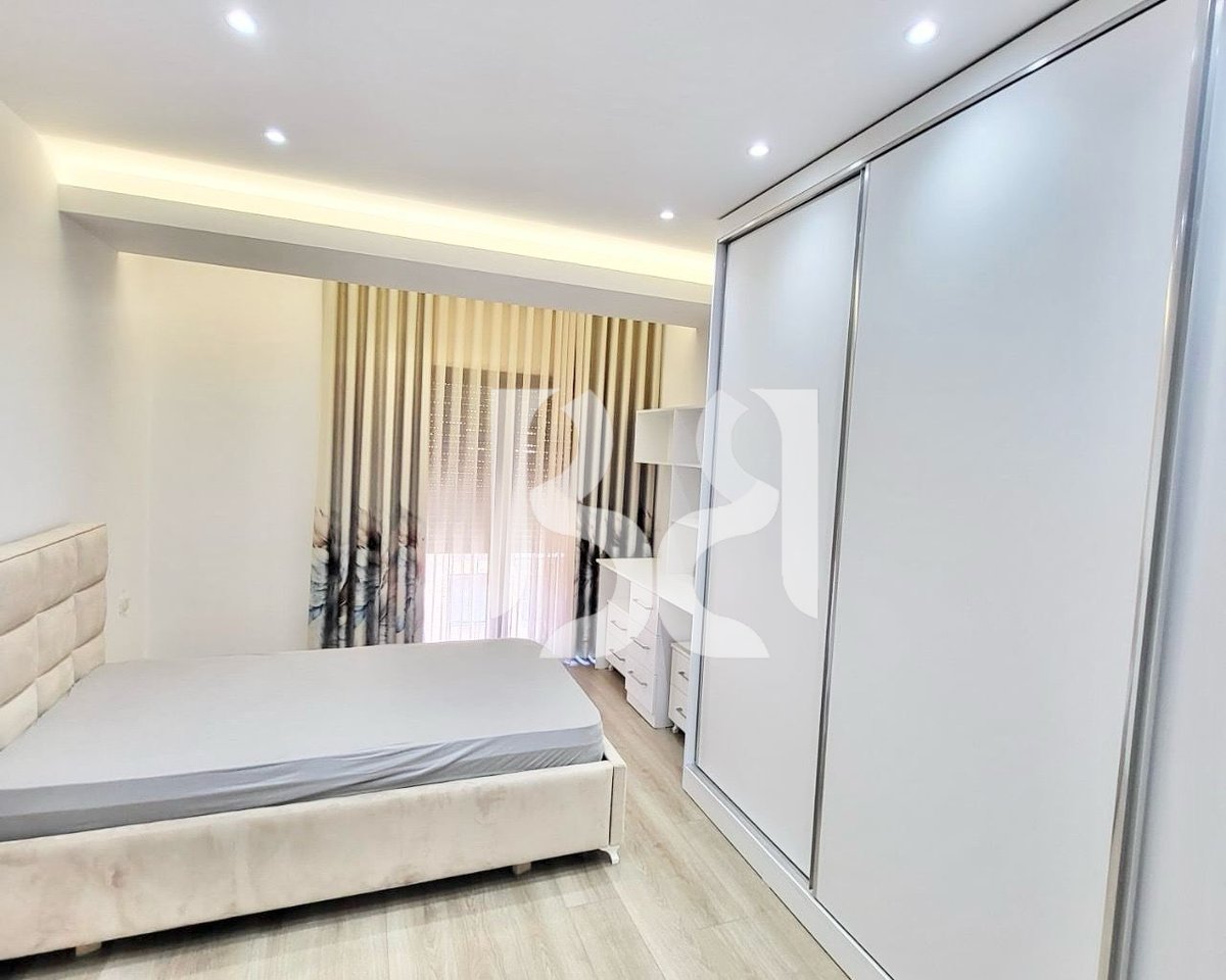 APARTAMENT 2+1+PARKIM ME QERA TEK KODRA E DIELLIT