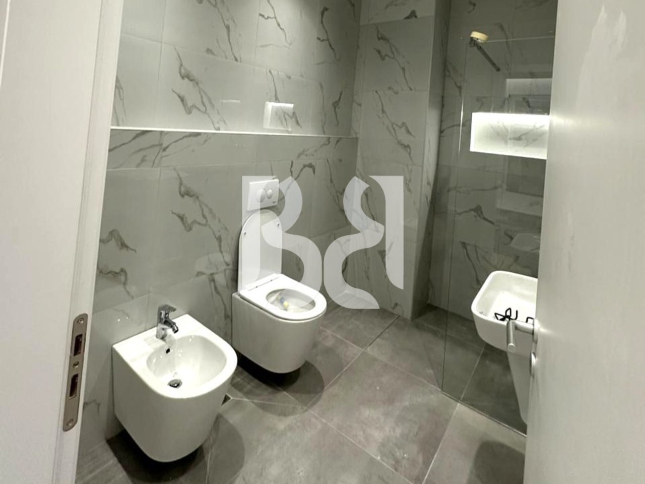 APARTAMENT 2+1ME QIRA*