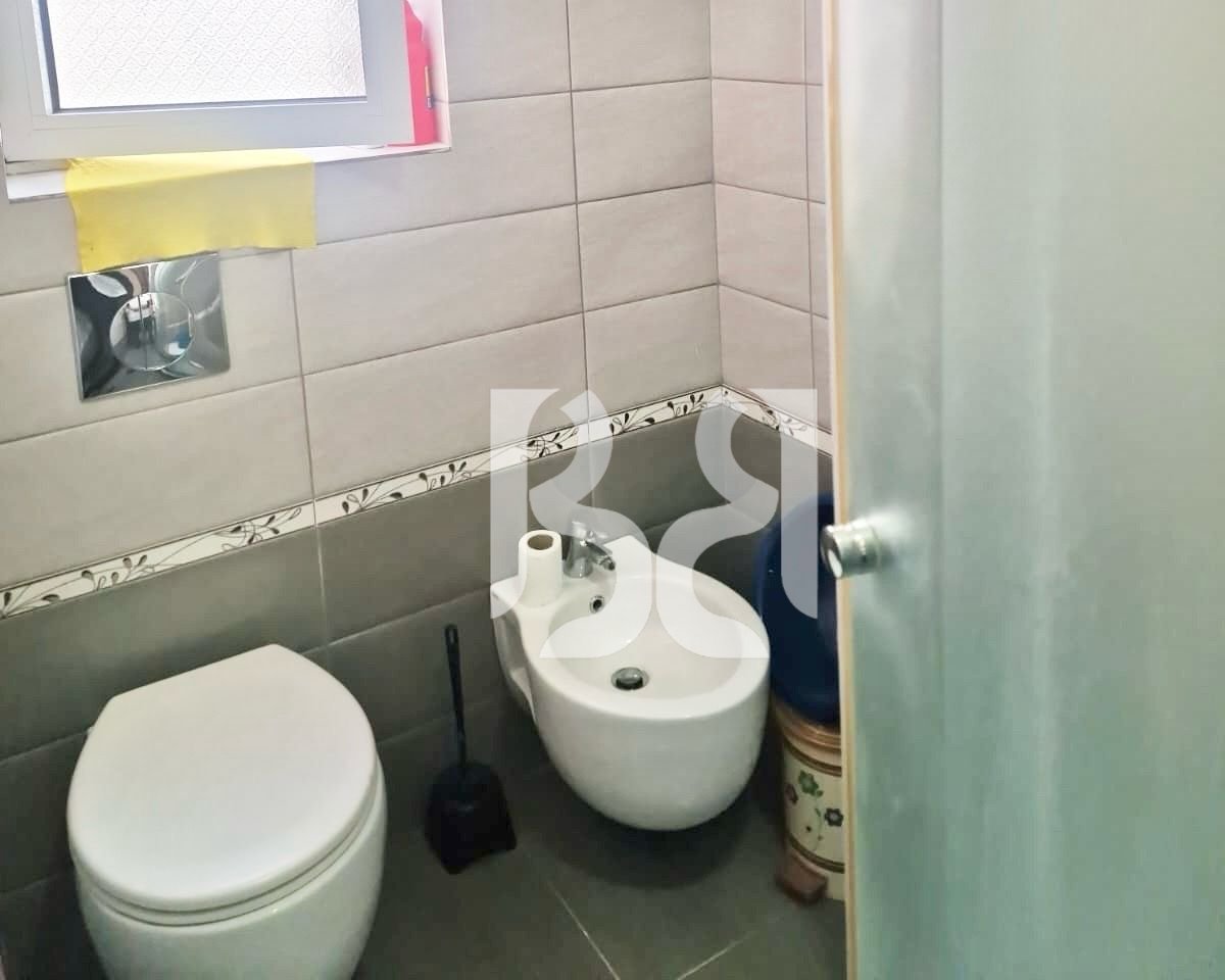 APARTAMENT ME QERA 2+1 NE QENDER