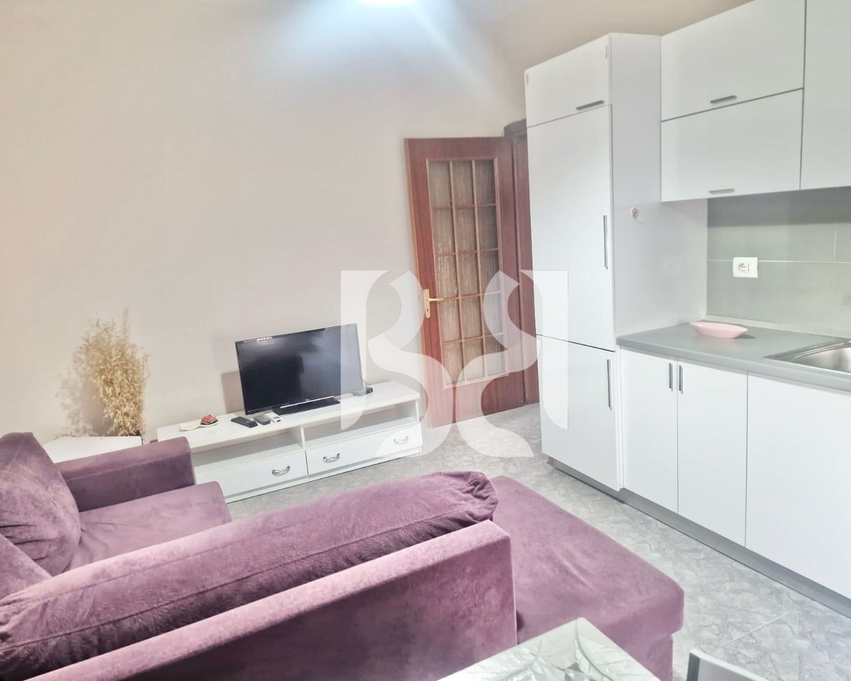 APARTAMENT ME QERA 2+1 NE QENDER