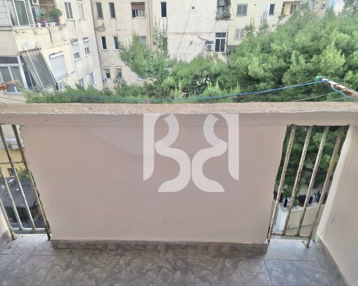 APARTAMENT ME QERA 2+1 NE QENDER