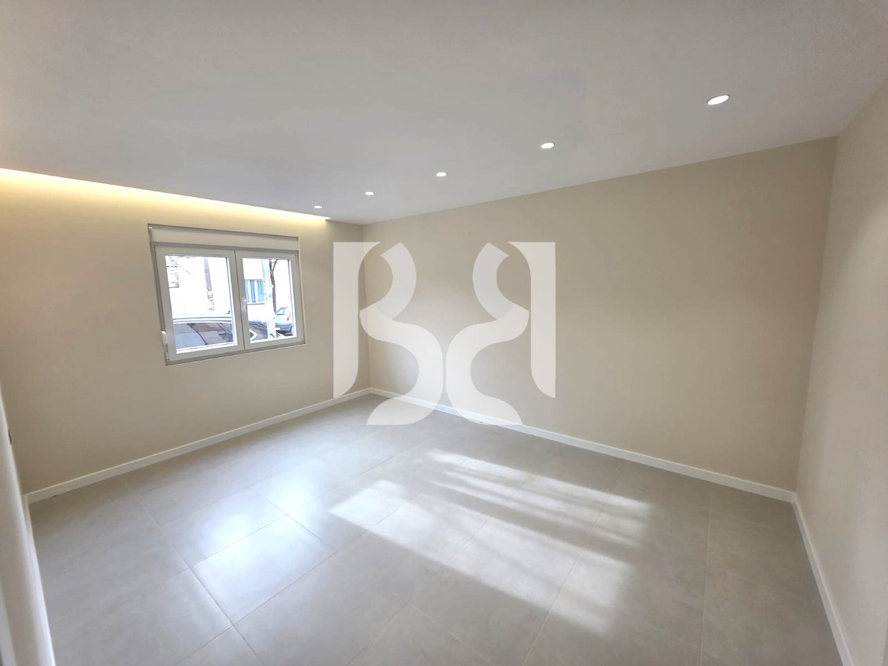 APARTAMENT 2+1 PER SHITJE PRANE OXHAKUT
