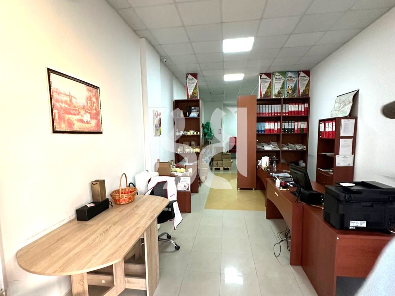 LOCALE COMMERCIALE IN VENDITA A TIRANA UPTOWN 122000 Euro*
