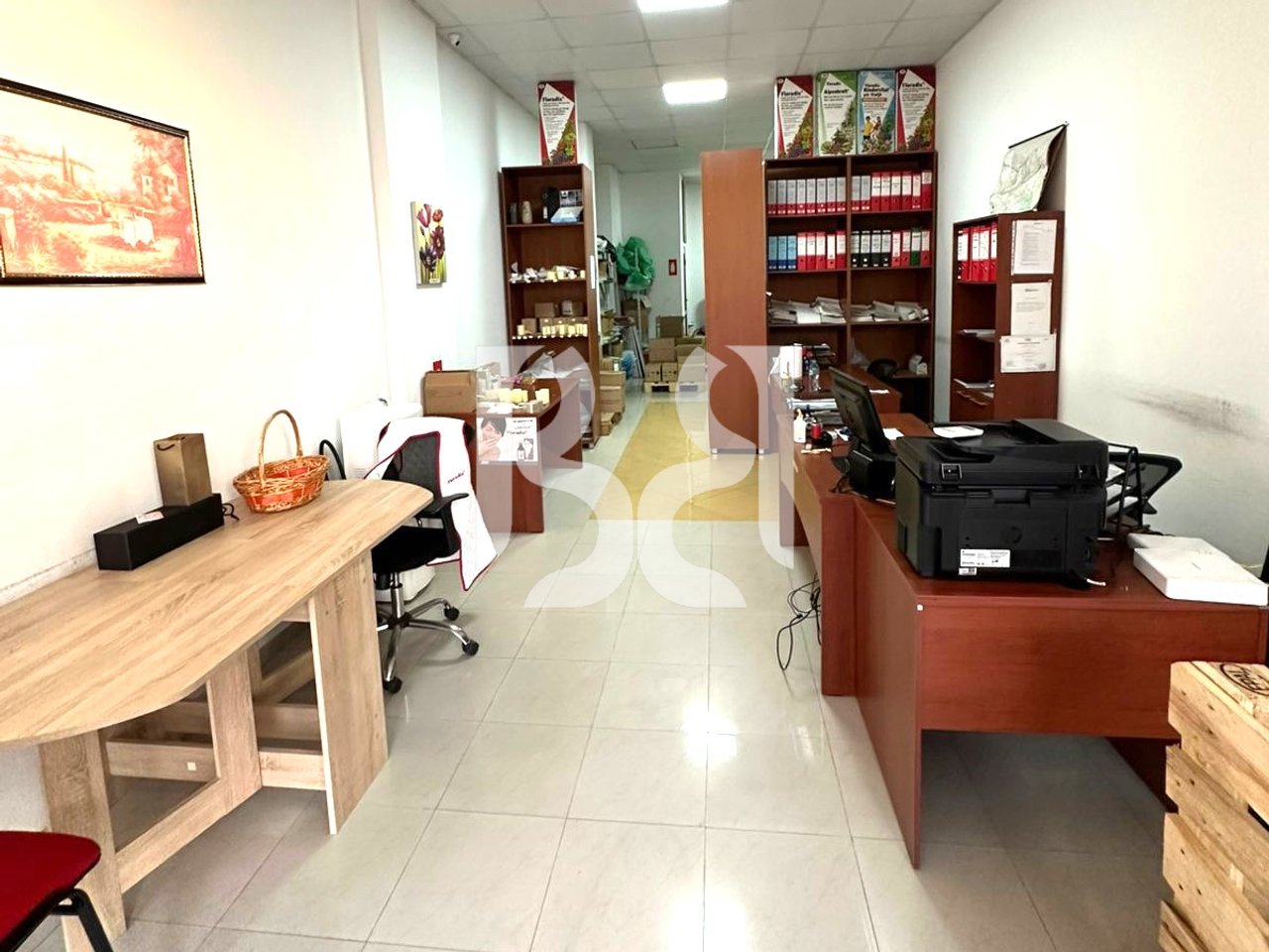 LOCALE COMMERCIALE IN VENDITA A TIRANA UPTOWN 122000 Euro*