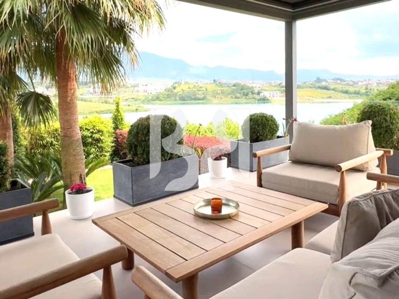 APPARTAMENTI PREMIUM IN AFFITTO CON VISTA SUL LAGO DI FARKA