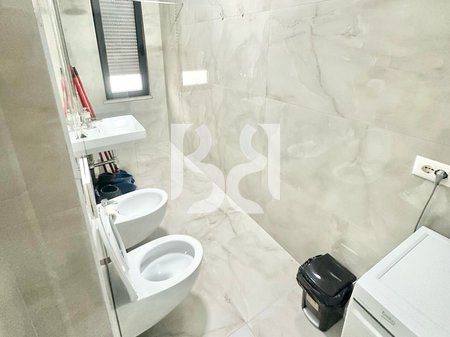 APARTAMENT ME QERA 2+1+2+PARKIM TE PAZARI I RI