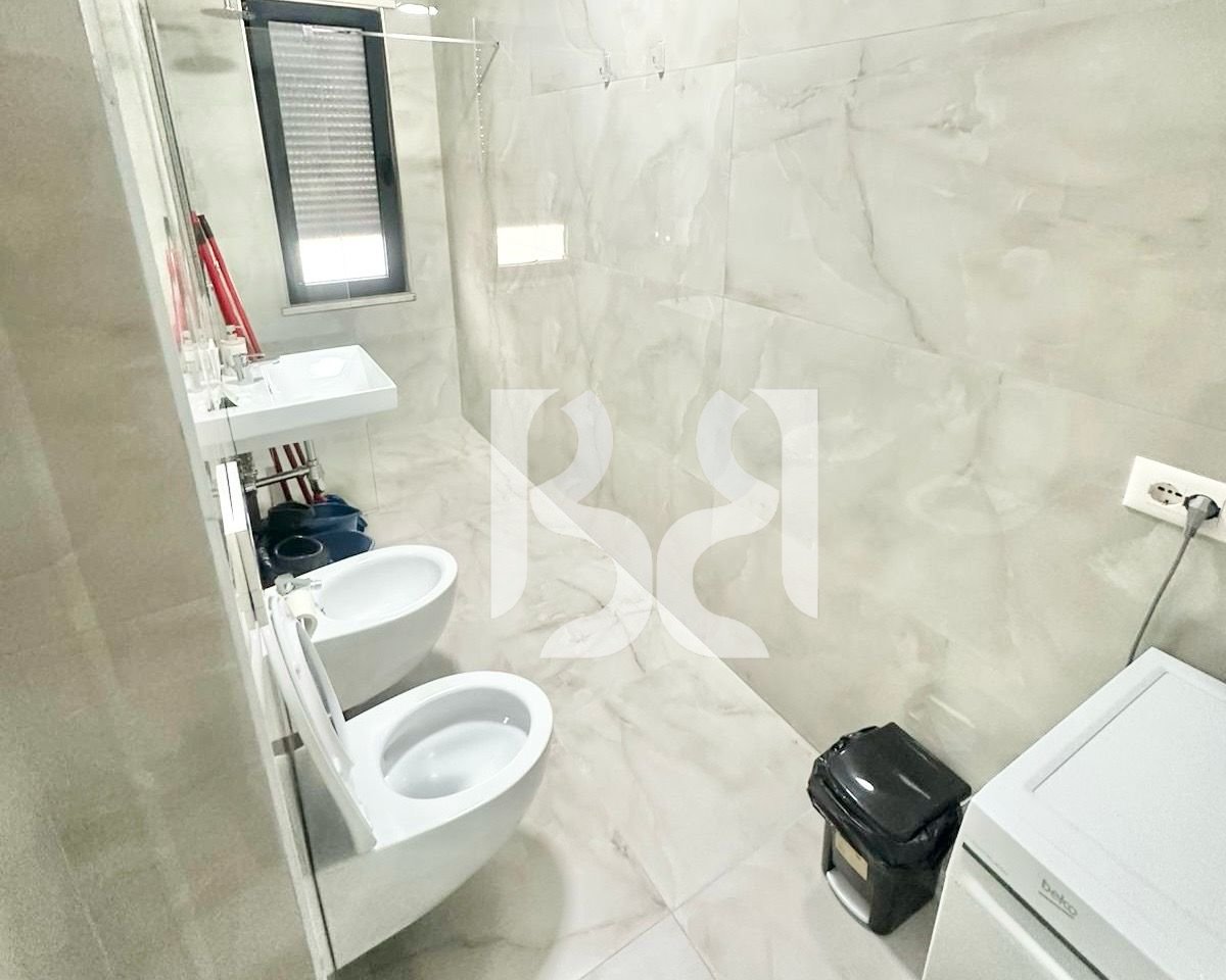 APARTAMENT ME QERA 2+1+2+PARKIM TE PAZARI I RI