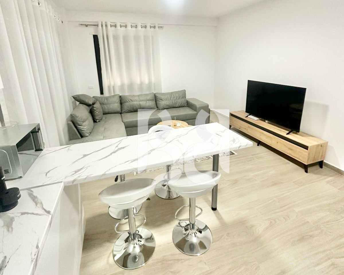 APARTAMENT ME QERA 2+1+2+PARKIM TE PAZARI I RI