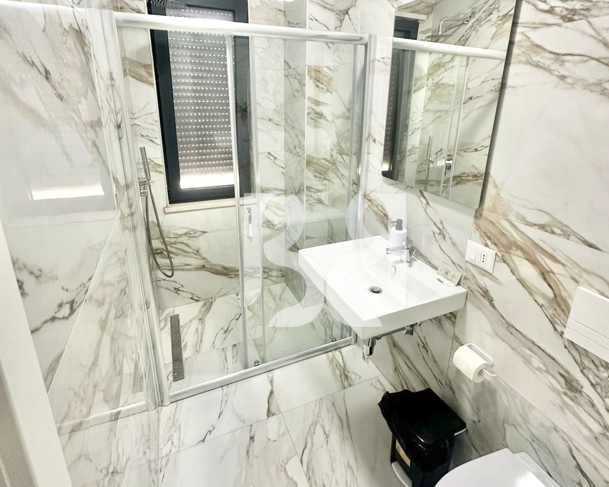 APARTAMENT ME QERA 2+1+2+PARKIM TE PAZARI I RI