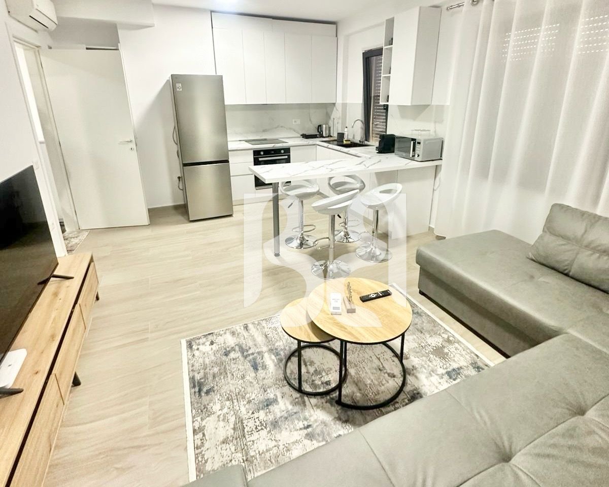 APARTAMENT ME QERA 2+1+2+PARKIM TE PAZARI I RI