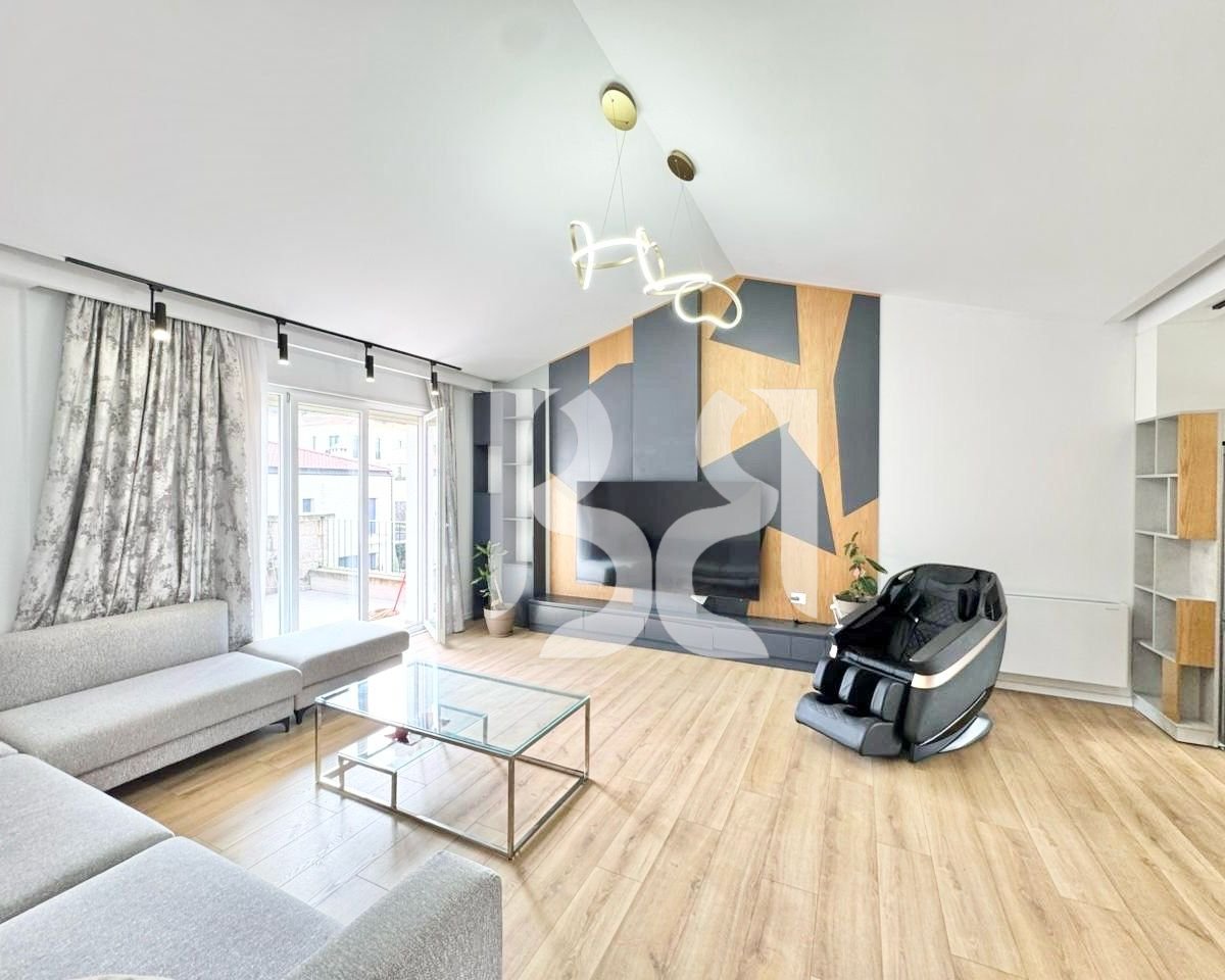 APARTAMENT ME QERA 3+1+2 ME 3 PARKIME TE SECRET GARDEN*