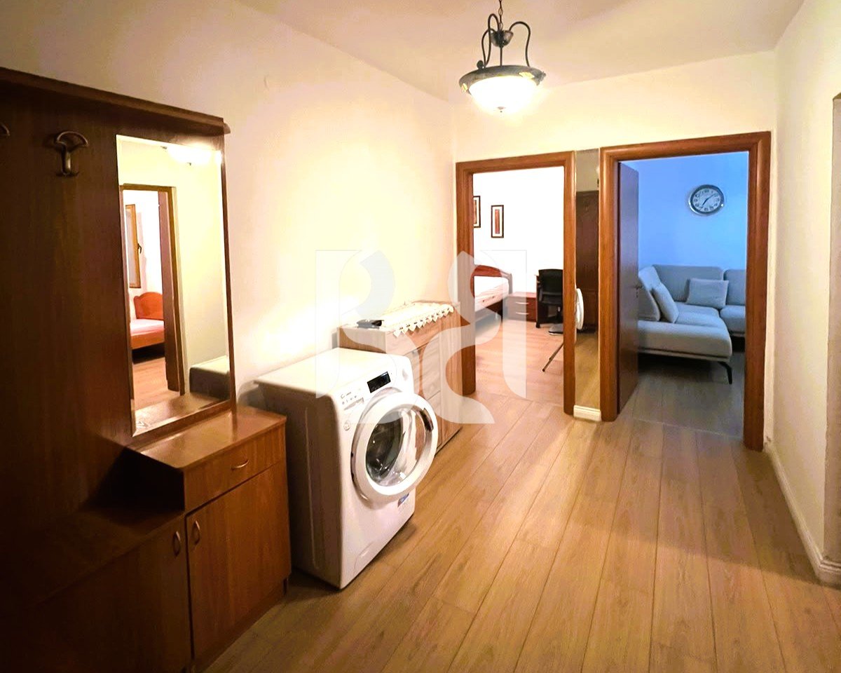 APARTAMENT 2+1 ME QIRA PRANE UET, KINOSTUDIO