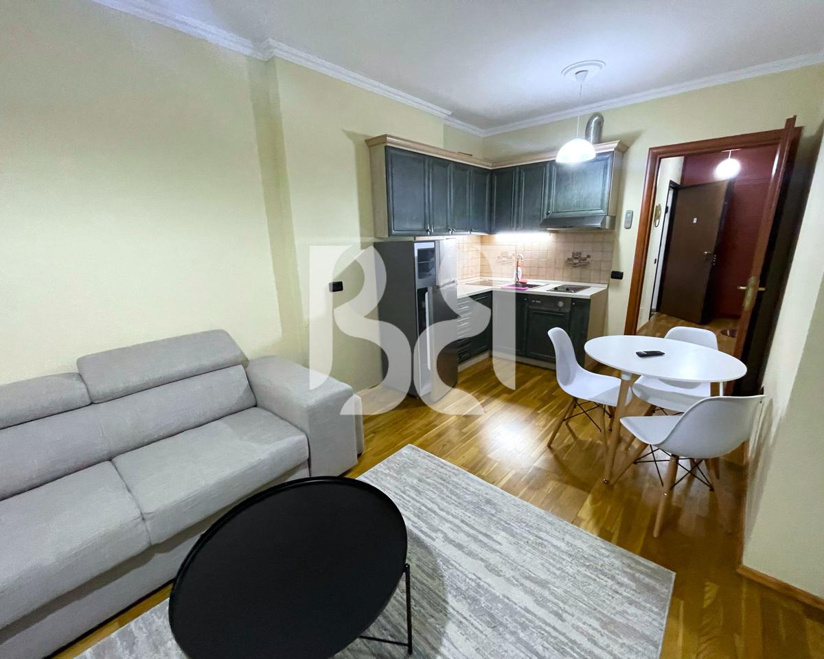 Appartamento 1+1 in affitto vicino alla Direzione della Polizia – Via Myslym Shyri | 55 m² | 4° piano | 70.000 Lek