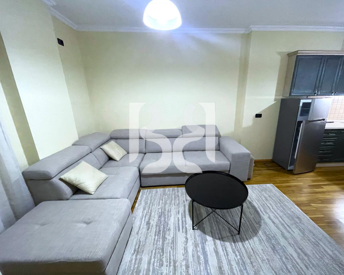 Appartamento 1+1 in affitto vicino alla Direzione della Polizia – Via Myslym Shyri | 55 m² | 4° piano | 70.000 Lek