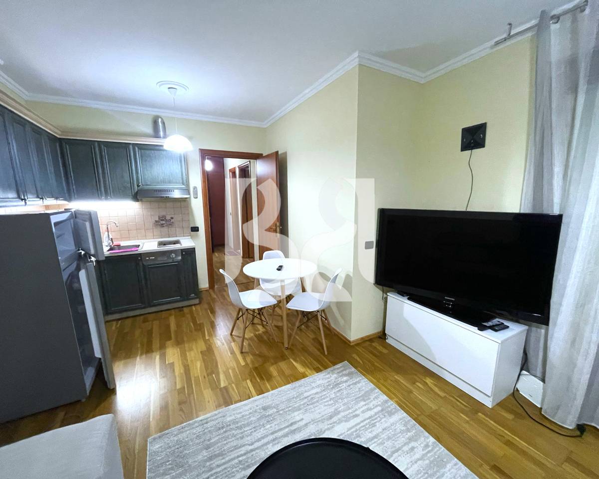 Appartamento 1+1 in affitto vicino alla Direzione della Polizia – Via Myslym Shyri | 55 m² | 4° piano | 70.000 Lek