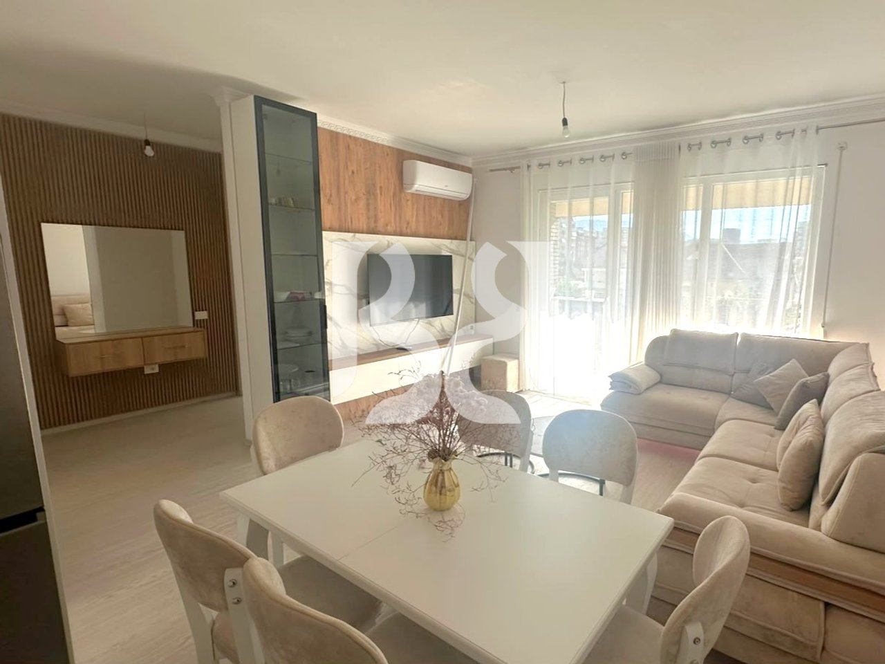 APARTAMENT 2+1+2+BALLKON+POST PARKIMI ME QIRA TEK KOMPLEKSI IBN, ISH FUSHA AVIACIONIT