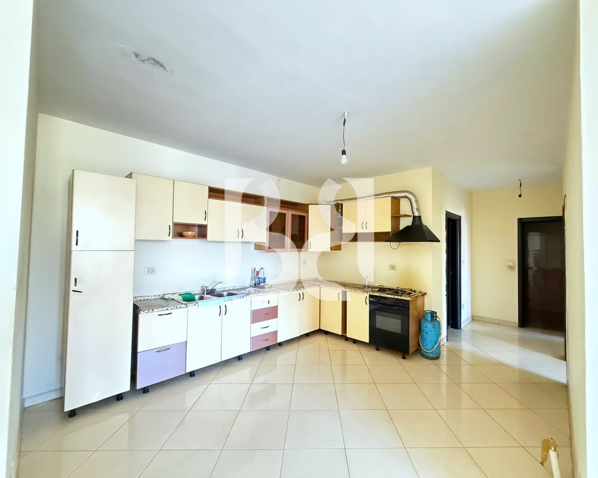 Appartamento 2+1+2 in Affitto a Yzberish | 105 m² | Non Arredato | 40.000 Lek/Mese