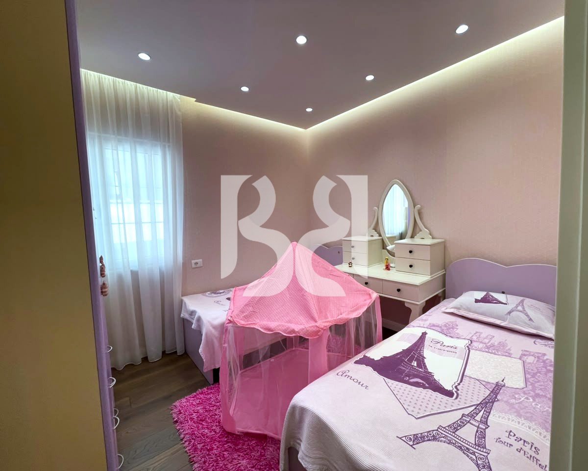Apartament 2+1 me Qira në Vilë - Rruga e Durrësit | Kati 2 | 2 Dhoma Gjumi | Ballkon | 1,000 €/Muaj