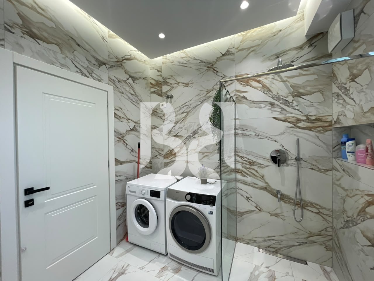 Apartament 2+1 me Qira në Vilë - Rruga e Durrësit | Kati 2 | 2 Dhoma Gjumi | Ballkon | 1,000 €/Muaj