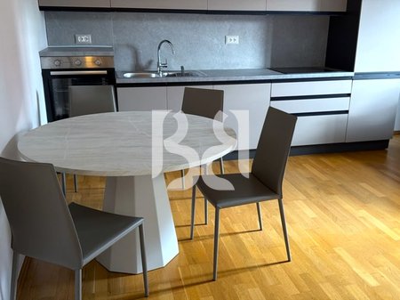 Apartament 2+1 me Qira në Komunën e Parisit | Kati 10 | Me Ashensor | 80,000 Lekë/Muaj