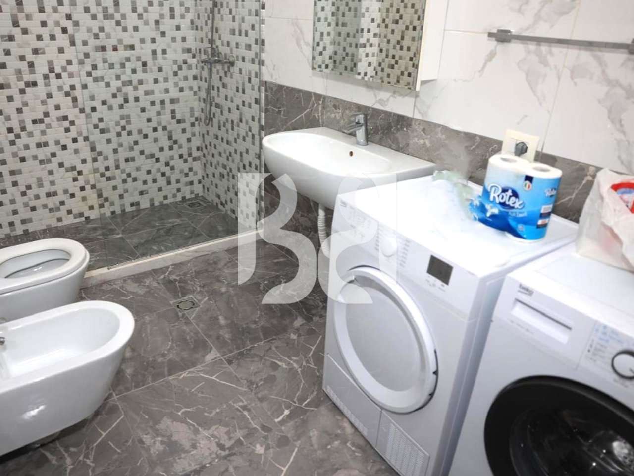 APARTAMENT 2+2 ME QIRA TEK LIQENI I THATE*