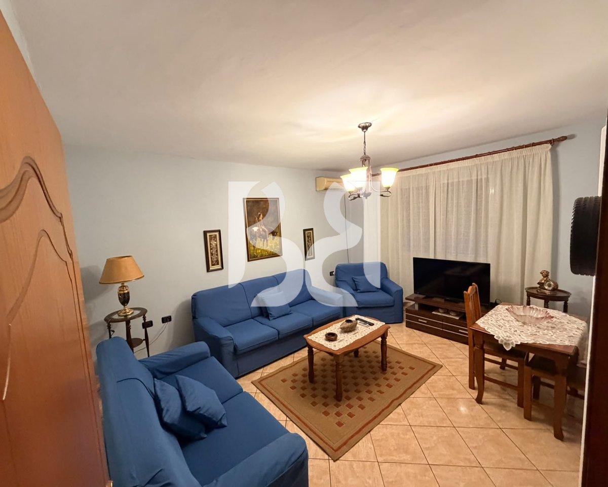 APARTAMENT ME QERA 2+1 NE PORCELAN, MBRAPA UET*