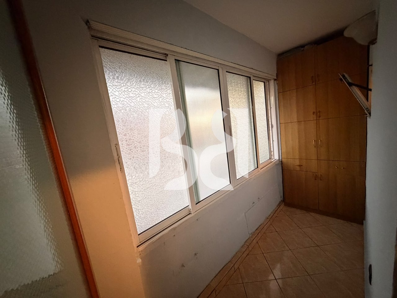 APARTAMENT ME QERA 2+1 NE PORCELAN, MBRAPA UET*
