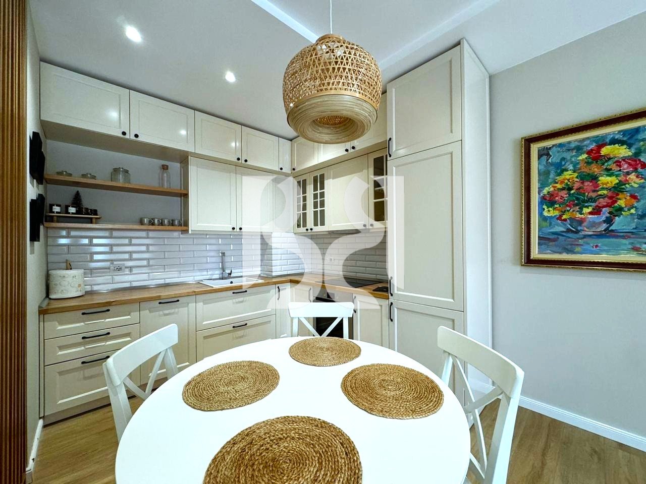 Apartament 2+1+2 me Qira te 21 Dhjetori, Tiranë | 1,200 €/muaj