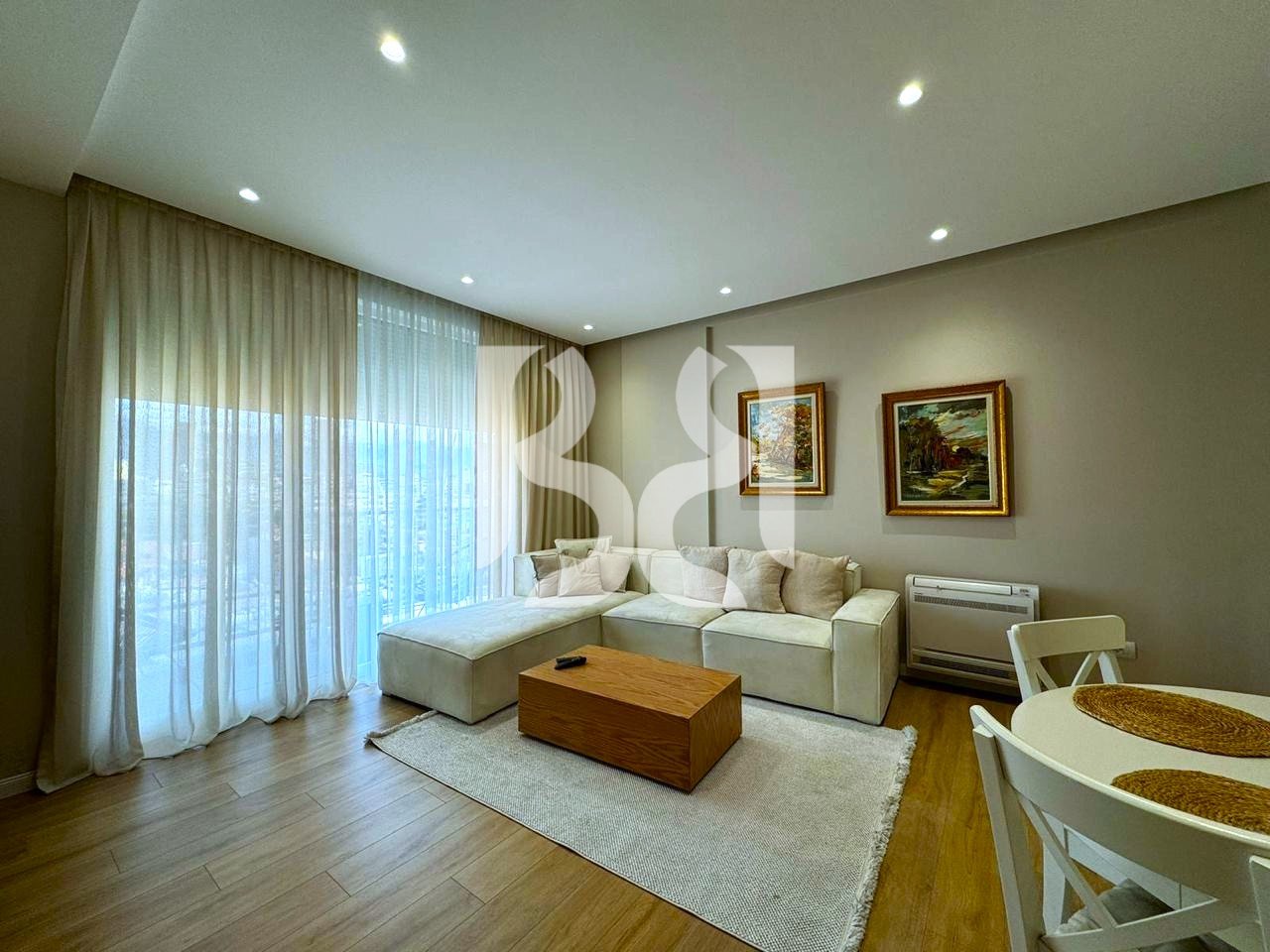 Apartament 2+1+2 me Qira te 21 Dhjetori, Tiranë | 1,200 €/muaj
