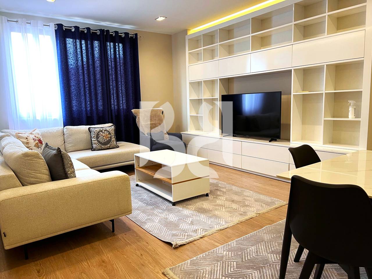 Appartamento 3+1+2 in Affitto nel Complesso Panorama, Tirana | 7° Piano | 1.000 €/Mese
