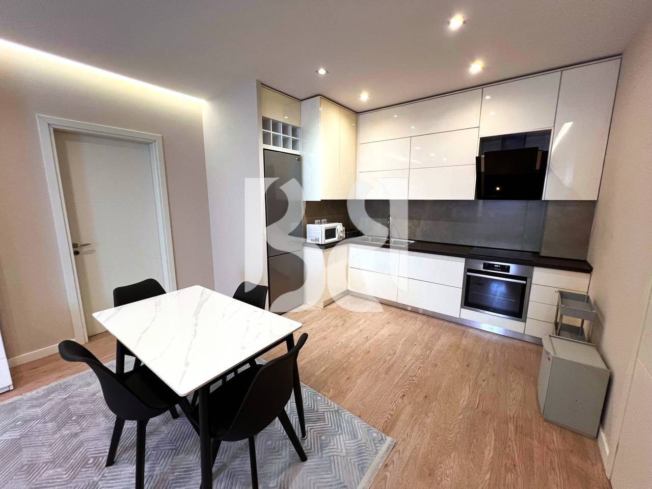 Appartamento 3+1+2 in Affitto nel Complesso Panorama, Tirana | 7° Piano | 1.000 €/Mese