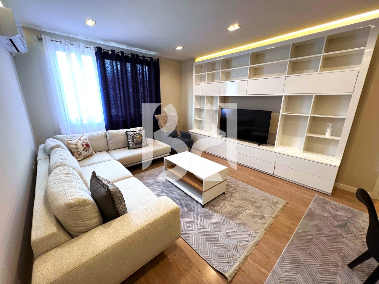 Appartamento 3+1+2 in Affitto nel Complesso Panorama, Tirana | 7° Piano | 1.000 €/Mese