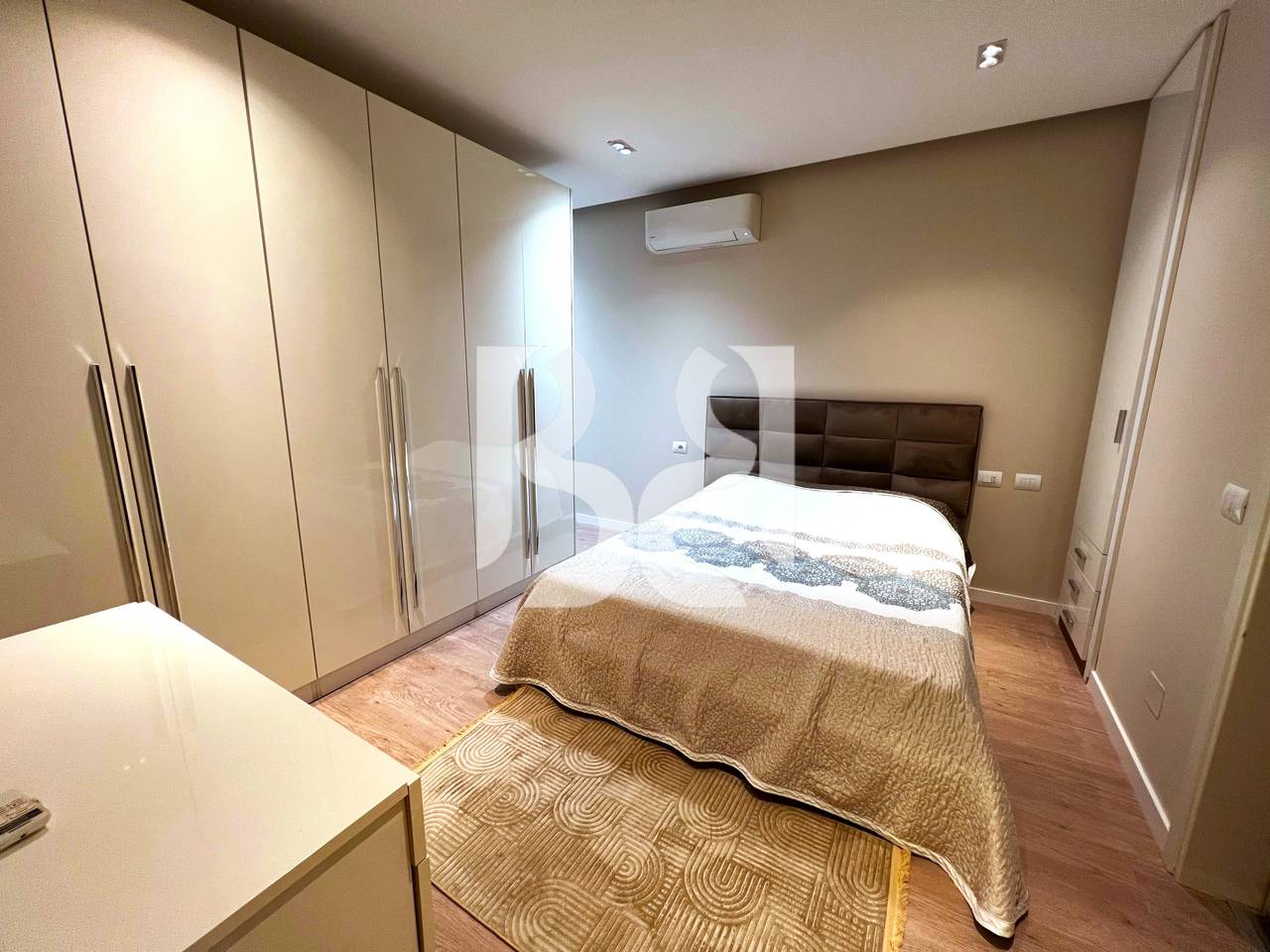 Appartamento 3+1+2 in Affitto nel Complesso Panorama, Tirana | 7° Piano | 1.000 €/Mese
