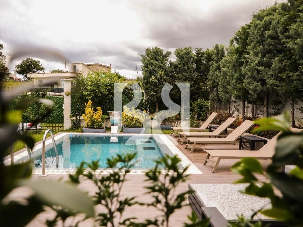 Vilë Luksoze me Qira në Farkë të Vogël, Tiranë | Pishinë Private | Sauna | Palestër | Tarracë Panoramike | 4,000 €/muaj NETO