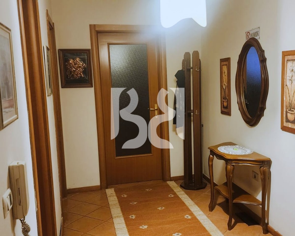 APARTAMENT 2+1 ME QIRA NE ZONEN E LICEUT