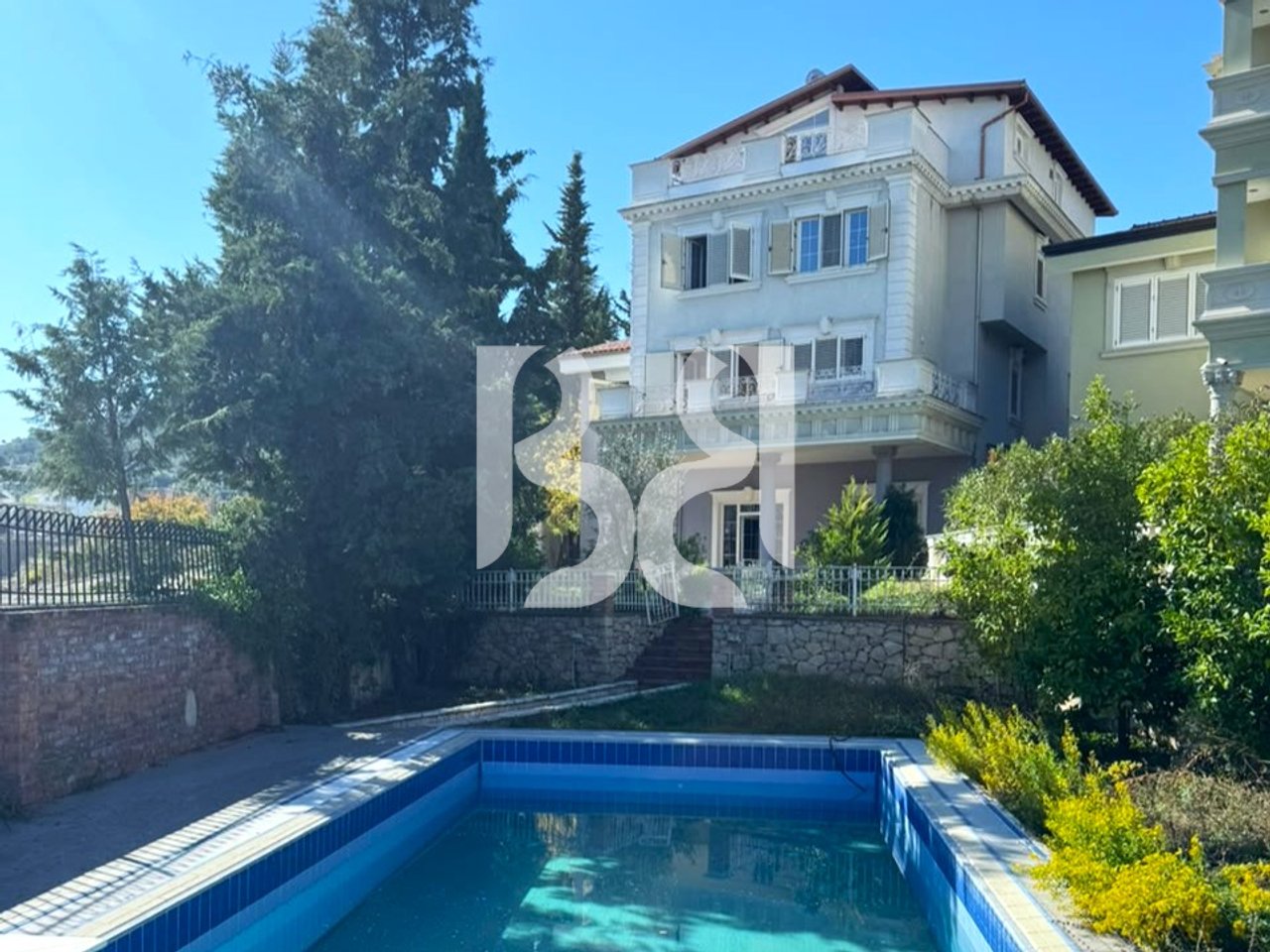 Vilë 4-Katëshe me Pishinë me Qira në Akacia Hills, Pranë TEG – 4,000 €/Muaj