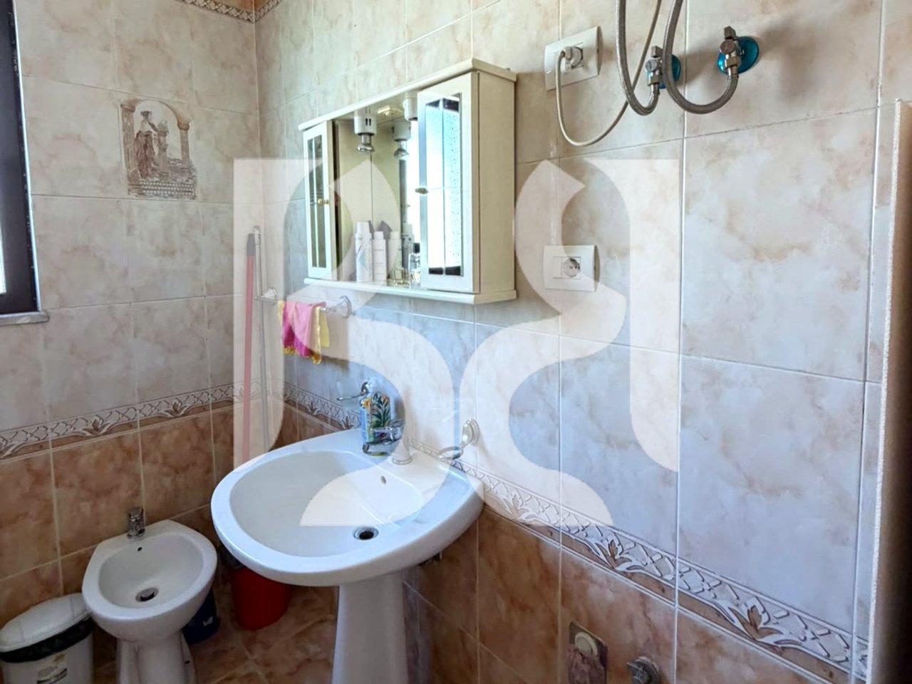 Jepet me Qira Ambient per Zyre ne Bllok, Tirane | 120 m² Neto | 1,500 €/Muaj