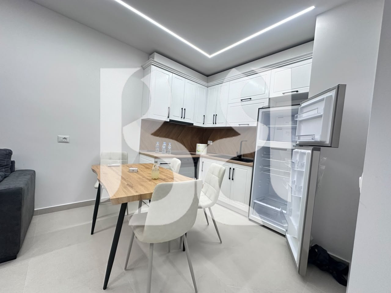 Apartament 1+1 me Qira ne Univers City | Kati 6 | Me Post Parkimi | 50,000 Leke/Muaj
