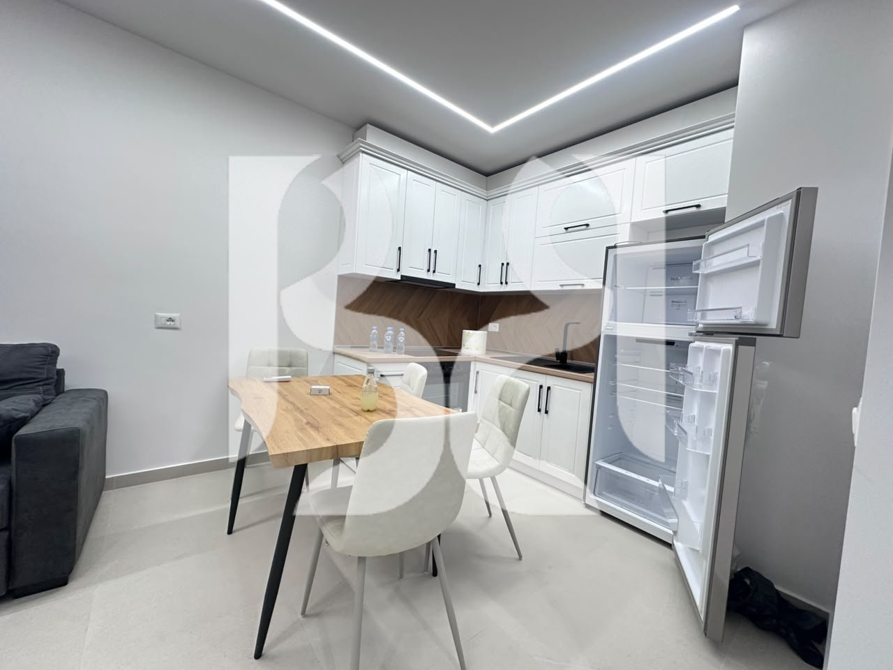 Apartament 1+1 me Qira ne Univers City | Kati 6 | Me Post Parkimi | 50,000 Leke/Muaj