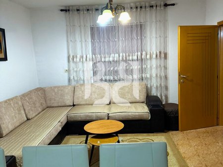 Shtëpi Private 2+1 me Qira në Rrugën 5-Maji | 1 Kat | Oborr | Parkim | 60,000 Lekë
