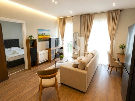 Apartament 1+1 me Qira në Vilë Elitare përballë TEG – 80 m² | Parkim | 65,000 Lekë