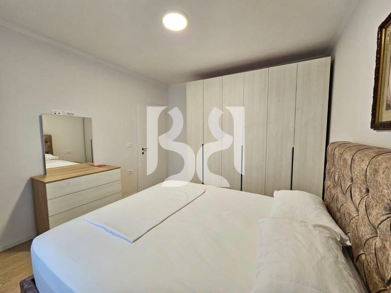 Apartament 1+1 me Qira në Rrugën e Kavajës | Pranë Sofrës Turke | Kati 1 | 70,000 Lekë