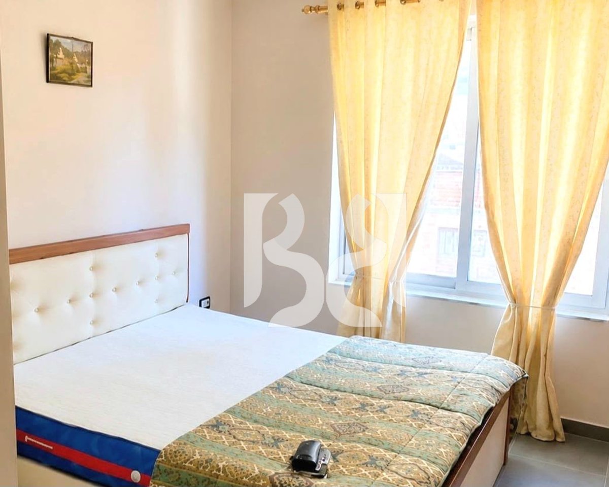 APARTAMENT ME QIRA 1+1 NË SHKOLLËN E BASHKUAR, TIRANË