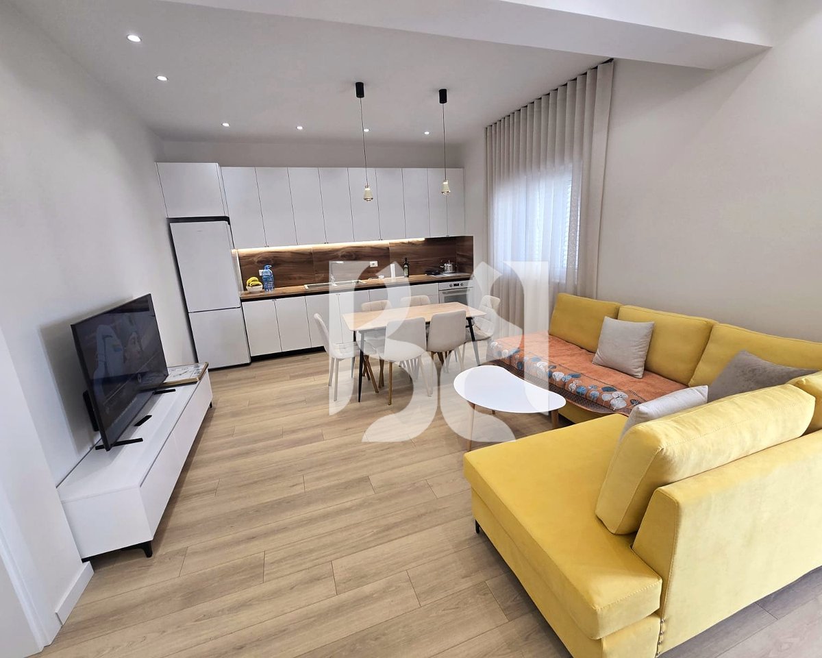 Shtëpi Private me Qira pas Shkollës Harry Fultz – 309 m² | Oborr i Madh | 2 Parkime | 120,000 Lekë