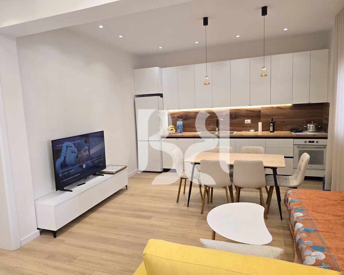Shtëpi Private me Qira pas Shkollës Harry Fultz – 309 m² | Oborr i Madh | 2 Parkime | 120,000 Lekë
